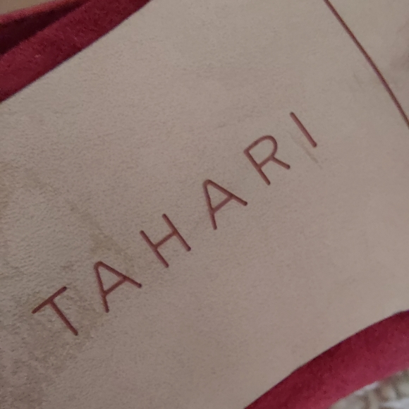 TAHARI "PIONEER" SUEDE FLATS - Picture 5 of 10